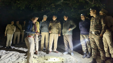 बिहार सारण में पुलिस के साथ मुठभेड़ में शराब तस्कर घायल, गिरफ्तार, नाव से भारी मात्रा में शराब बरामद