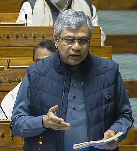 फर्जी खबरें लोकतंत्र के लिए खतरा, डीपफेक पर सख्त कार्रवाई की आवश्यकता  अश्विनी वैष्णव