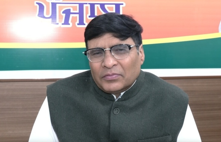 पंजाब चुनाव आयोग से मिले भाजपा नेता, आप और कांग्रेस पर लगाए गंभीर आरोप