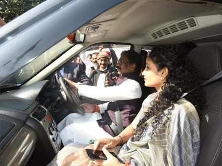 सीएम हेमंत और उनकी पत्नी कल्पना के छह दिन के दिल्ली प्रवास को लेकर राज्य में सियासी अटकलें तेज सीएम हेमंत और उनकी पत्नी कल्पना के छह दिन के दिल्ली प्रवास को लेकर राज्य में सियासी अटकलें तेज