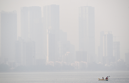 मुंबई में प्रदूषण पर एमपीसीबी सख्त  19 आरएमसी प्लांट बंद, मोबाइल वैन और मॉनिटरिंग स्टेशनों से निगरानी