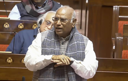 नियम 267 पर टकराव खड़गे बोले यह नियम जरूरी, सरकार ने कहा, “किसी बहस से नहीं भाग रहे”