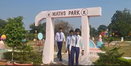 छत्तीसगढ़  नवाचार का मॉडल सेंदरी का सरकारी स्कूल, मैथ्स पार्क से बच्चे कर रहे गणित से दोस्ती