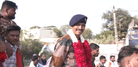 गुजरात  सात महीने की ट्रेनिंग के बाद घर लौटे अग्निवीर चिराग, गांव में हीरो जैसा सम्मान