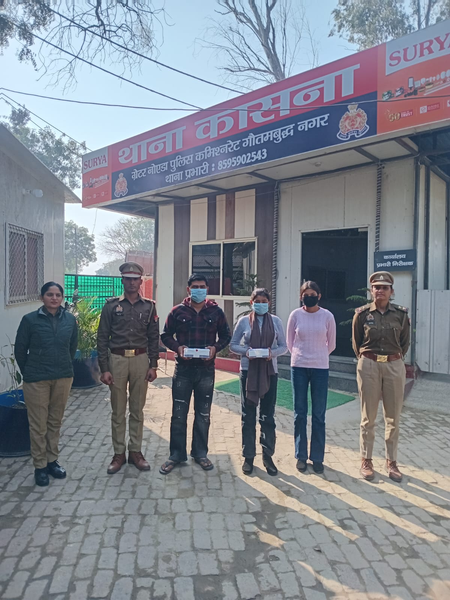 नोएडा में हनी ट्रैप गैंग का भंडाफोड़, महिला समेत तीन गिरफ्तार, 1.90 लाख रुपए बरामद नोएडा में हनी ट्रैप गैंग का भंडाफोड़, महिला समेत तीन गिरफ्तार, 1.90 लाख रुपए बरामद