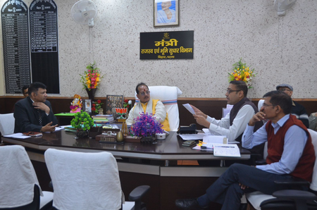 बिहार में जमीन विवाद रोकने के लिए गलत कागजात पर सख्ती जरूरी विजय सिन्हा बिहार में जमीन विवाद रोकने के लिए गलत कागजात पर सख्ती जरूरी विजय सिन्हा