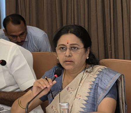 एआई-बेस्ड हिंदू देवी-देवताओं की आपत्तिजनक तस्वीरें शेयर करने वालों पर हो कार्रवाई  प्रो. डॉ. मेधा कुलकर्णी