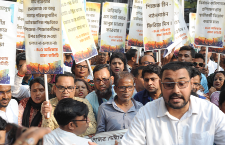 Bengal: BLOs stage fresh stir outside CEO office, seek EC aid for deceased colleagues' kin