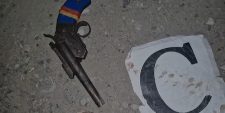 फिरोजाबाद में पुलिस और बदमाशों में मुठभेड़, जवाबी फायरिंग में एक बदमाश गोली लगने से घायल फिरोजाबाद में पुलिस और बदमाशों में मुठभेड़, जवाबी फायरिंग में एक बदमाश गोली लगने से घायल