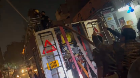 गोदाम व घर में भीषण आग, फायर विभाग ने पाया काबू, बड़ी दुर्घटना टली