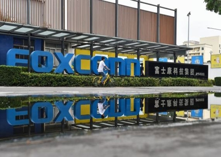 Foxconn’s China exit due to erratic policies, signals MNCs shift to India, Vietnam