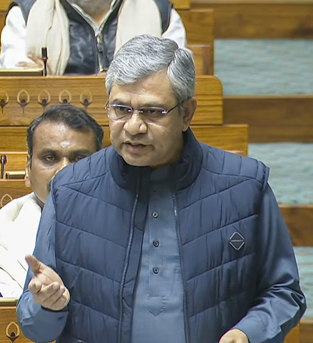 रेलवे स्टेशन पर अब समय पर आ रही 80 प्रतिशत मेल और एक्सप्रेस ट्रेन  अश्विनी वैष्णव