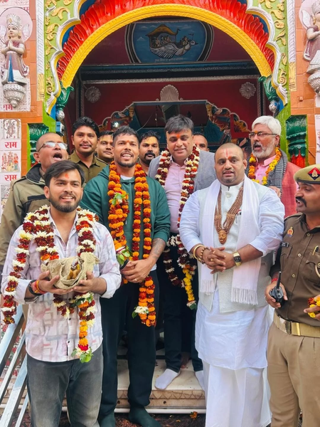 रामलला के दर्शन करने अयोध्या पहुंचे क्रिकेटर उमेश यादव