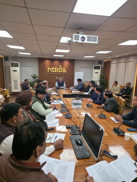 नोएडा में वायु प्रदूषण नियंत्रण को लेकर प्राधिकरण सख्त, ग्रेप लागू होने के बाद तेज हुई मॉनिटरिंग और कार्रवाई