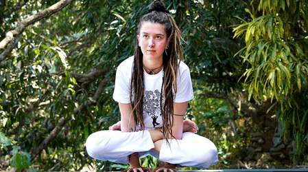 पेट की चर्बी घटाए और एकाग्रता बढ़ाए, जानिए कुक्टासन के कमाल के फायदे