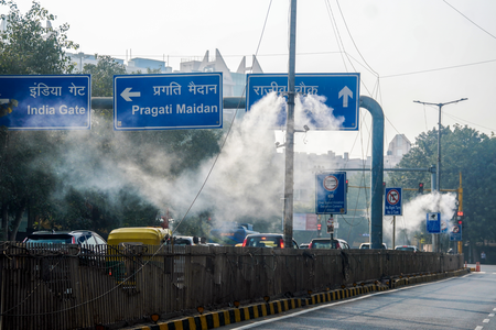 एनसीआर में हवा ‘जहर’ बनी: दिल्ली–नोएडा–गाजियाबाद में एक्यूआई 400 के पार, अस्पतालों में बढ़े मरीज