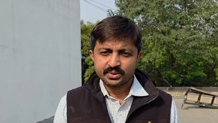 गोपालगंज: सड़े आलू के नीचे छिपाकर लाई जा रही विदेशी शराब बरामद, तस्कर गिरफ्तार