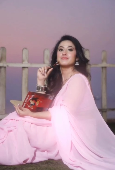 'विन्नी की किताब' में दिखेगा अलीशा पंवार का अलग अंदाज, कलरफुल शिफॉन साड़ियों से बिखेरेगी जादू