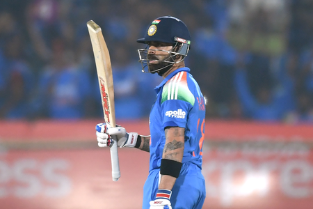 विराट कोहली ने सनथ जयसूर्या को पछाड़ा, सूची में तेंदुलकर हैं नंबर वन