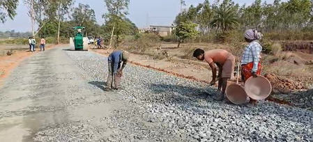 पश्चिम मेदिनीपुर में पीएमजीएसवाई के तहत शुरू हुआ सड़क निर्माण पश्चिम मेदिनीपुर में पीएमजीएसवाई के तहत शुरू हुआ सड़क निर्माण