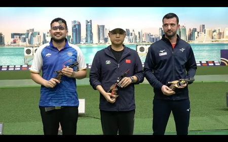 ISSF World Cup: Anish wins silver in rapid-fire pistol, his second WC final medal (Ld) ISSF World Cup: Anish wins silver in rapid-fire pistol, his second WC final medal (Ld)