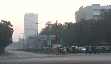 Delhi continues to struggle with toxic air as AQI remains poor