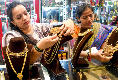 Gold, silver slip on MCX as traders book profits