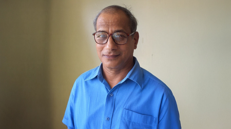 स्मृति शेष 'मंगलेश' : 'पहाड़ पर लालटेन' जलाकर 'नए युग में शत्रु' तलाशता शब्दशिल्पी