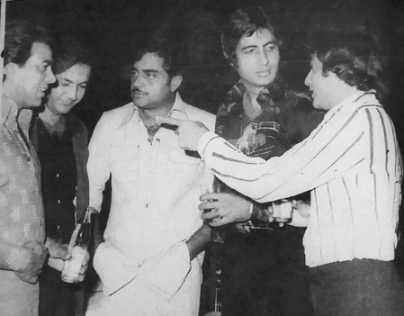 <div>Shatrughan Sinha says 'You are truly irreplaceable' in a heartfelt tribute to his 'first hero' Dharmendra</div>