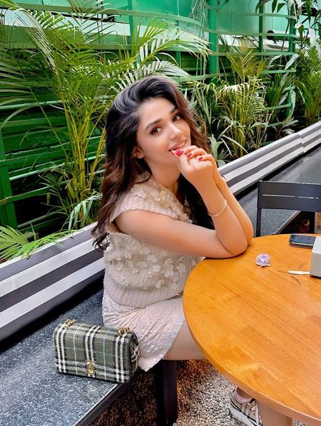 <div>Actress Krithi Shetty on the eight-hour shift in films debate: 'Everyone's working process is different' (IANS Exclusive)</div>