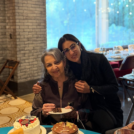 <div>Sara Ali Khan wishes happiest birthday to Sharmila Tagore, the 'Chanda & Suraj of the family'</div>