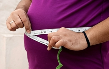 नाभि के ऊपर और नीचे की चर्बी दो अलग-अलग फैट, दोनों के कारण भी अलग नाभि के ऊपर और नीचे की चर्बी दो अलग-अलग फैट, दोनों के कारण भी अलग