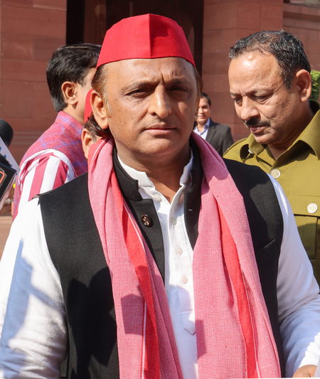 ग्रेटर नोएडा पहुंचे अखिलेश यादव, योगी सरकार पर लगाए गंभीर आरोप