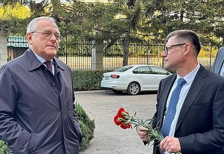 <div>North Korea's Kim sends condolences to Putin over death of Russian envoy to Pyongyang</div>