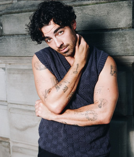 Joe Jonas has tough time parallel parking as per fan’s clip, singer responds with video Joe Jonas has tough time parallel parking as per fan’s clip, singer responds with video