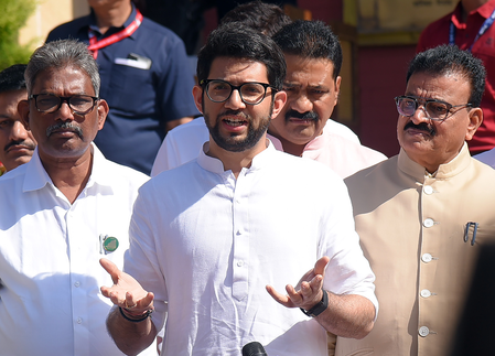 Opposition stages protest over farmers’ distress during Maha Winter Session