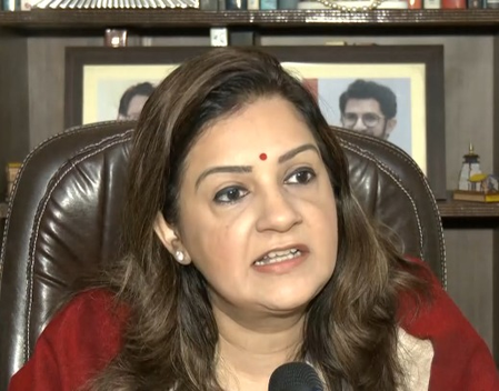 मतदाताओं के अधिकार को कमजोर कर रही सरकार: प्रियंका चतुर्वेदी