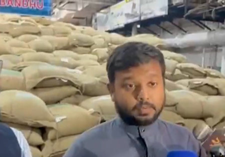 Sri Lankan Minister expresses gratitude to India as INS Gharial carrying assistance reaches Trincomalee Sri Lankan Minister expresses gratitude to India as INS Gharial carrying assistance reaches Trincomalee