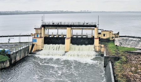 Heavy rain pushes TN's Puzhal reservoir to full capacity; high alert issued