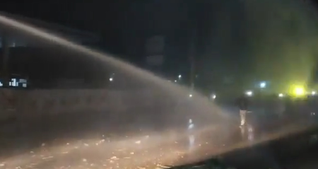 <div>Pakistan: PTI claims water cannons used to disperse protesters, calls it 'assault on constitutional rights'</div>