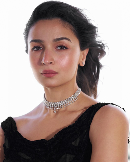Alia Bhatt exudes radiance and timeless charm in a chic black gown in Jeddah Alia Bhatt exudes radiance and timeless charm in a chic black gown in Jeddah