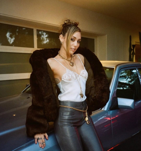 Miley Cyrus says touring drains her energy, and isolates her Miley Cyrus says touring drains her energy, and isolates her