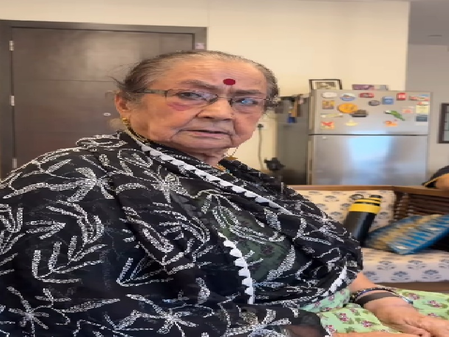 अनुपम खेर से नाराज हुईं उनकी मां दुलारी, एक्टर बोले-जब तक मां डाटेंगी तो समझो सब कुछ नॉर्मल