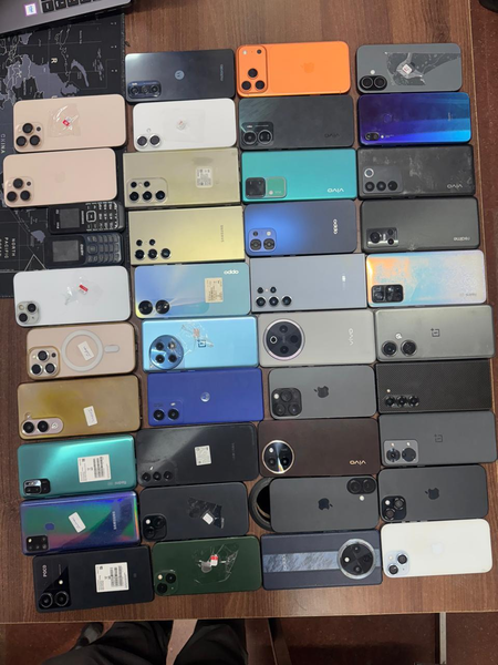 Police bust interstate mobile theft gang; 40 high-end phones stolen in Delhi concert recovered Police bust interstate mobile theft gang; 40 high-end phones stolen in Delhi concert recovered