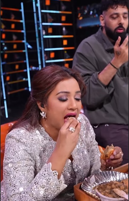 श्रेया घोषाल और बादशाह की 'समोसा बैटल' : 'इंडियन आइडल 16' के सेट पर दिखा जजों का मजेदार अंदाज