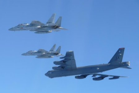 इंडो-पैसिफिक में बढ़ा तनाव: चीन-रूस के बाद अमेरिकी बी-52 बॉम्बर और जापानी जेट्स ने किया संयुक्त अभ्यास इंडो-पैसिफिक में बढ़ा तनाव: चीन-रूस के बाद अमेरिकी बी-52 बॉम्बर और जापानी जेट्स ने किया संयुक्त अभ्यास