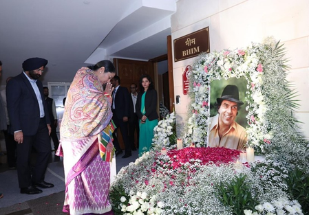 'धर्मेंद्र जिंदादिल और दिल के राजा थे,' प्रार्थना सभा में फिल्म और राजनीति जगत के सितारों ने किया दिवंगत अभिनेता को याद
