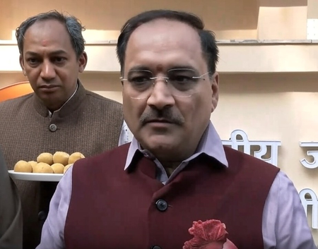 केजरीवाल सरकार 10वीं का रिजल्ट सर्वश्रेष्ठ दिखाने के लिए हर कमजोर छात्र को 9वीं में फेल कर देती थी: वीरेंद्र सचदेवा