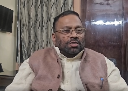 ईवीएम पर सवाल उठाते हुए स्वामी प्रसाद मौर्य ने कहा- बैलेट पेपर से चुनाव कराना जरूरी