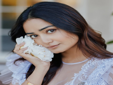 मैं मुक्का मारूं या किस करूं… एक्ट्रेस त्रिधा चौधरी ने बताया कपिल शर्मा संग काम का अनुभव